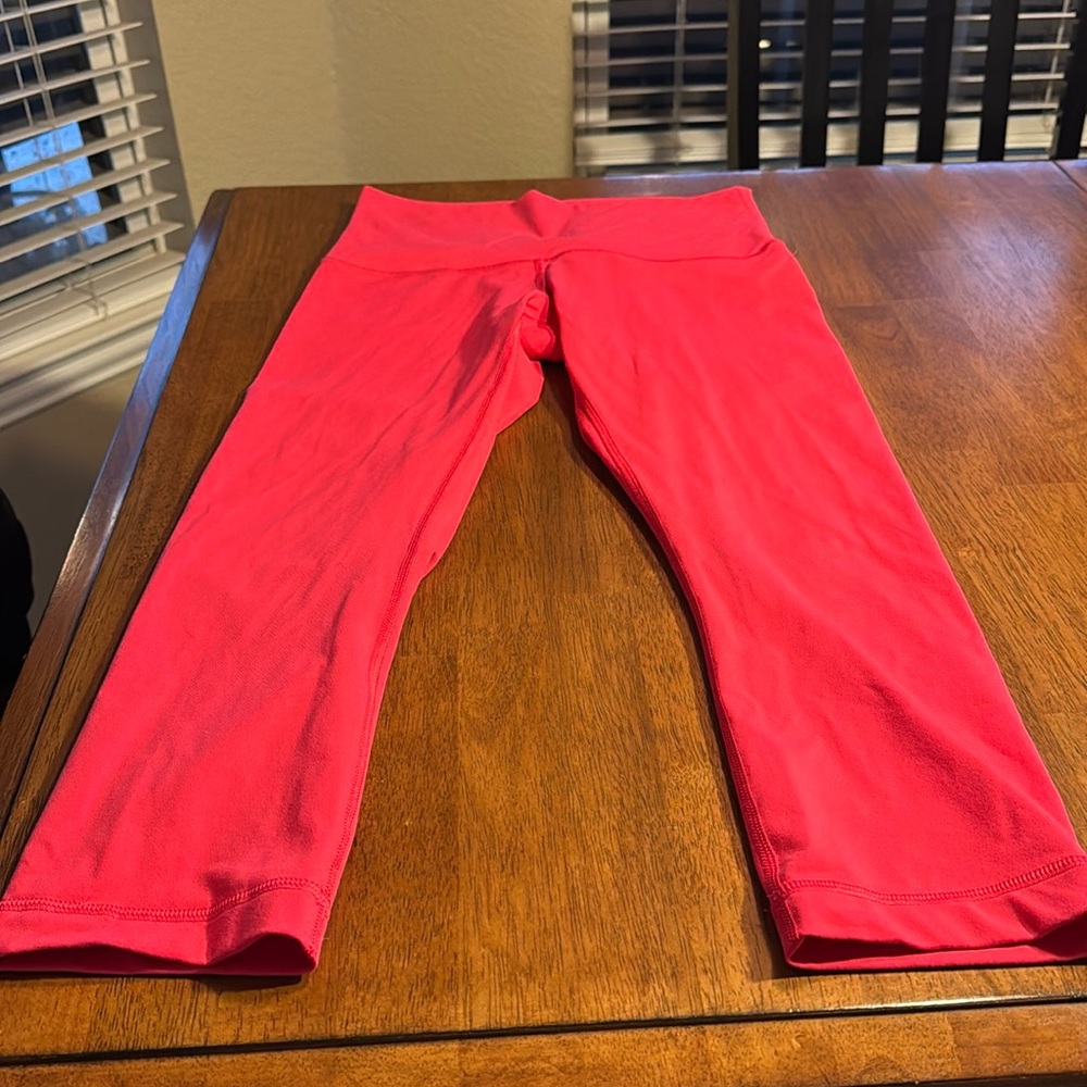 Lululemon!!!

Hot pink, cropped, size 8, excellent condition!